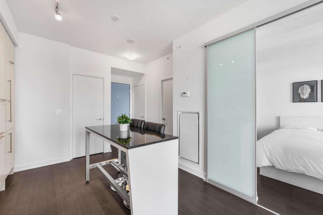 Apartamento Heart Of Downtown Toronto! Exterior foto