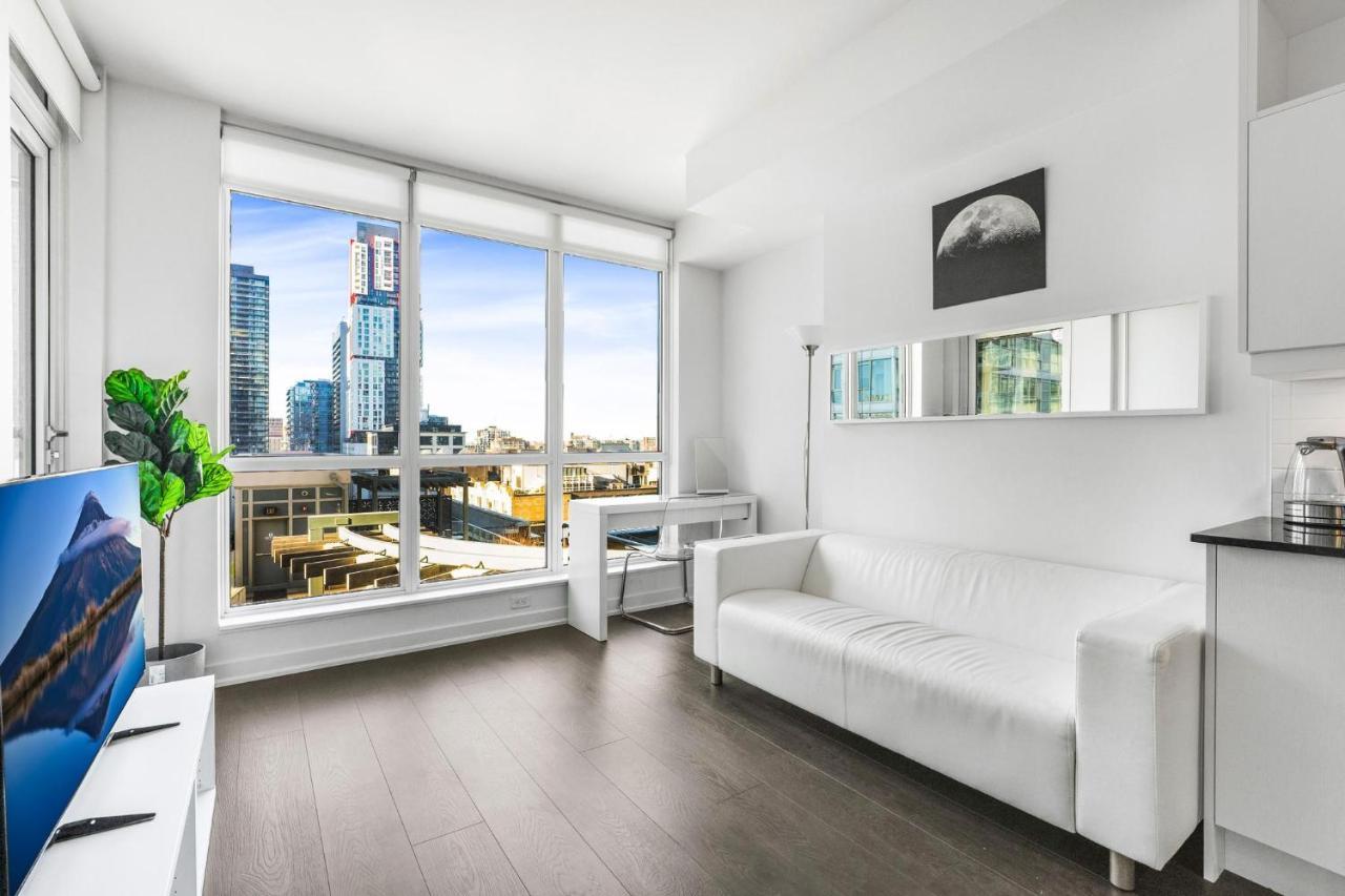 Apartamento Heart Of Downtown Toronto! Exterior foto